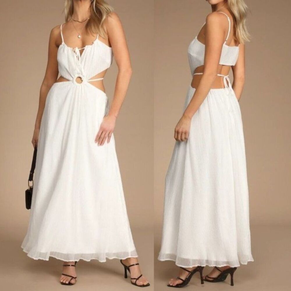Lulu's White Maxi Dress with Cutout Ring- Size Medium New With Tags!